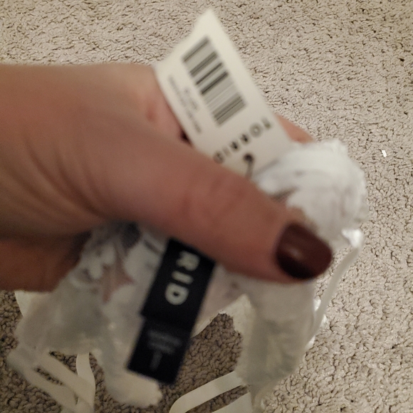 Torrid Elegant White Lace Bralette Size 1X - Picture 3 of 5
